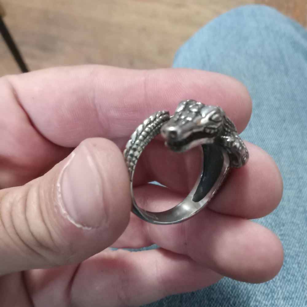 Stainless Steel Alligator Ring for Reptile Enthusiasts